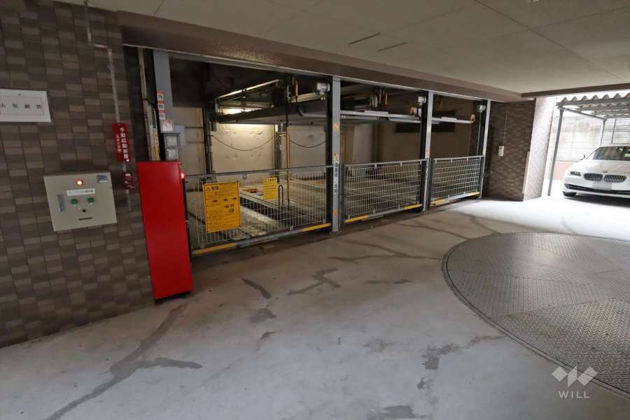 敷地内駐車場（屋内機械式）