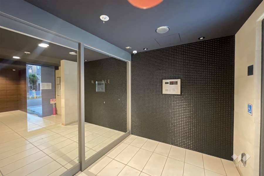 エントランスはオートロック付きです。