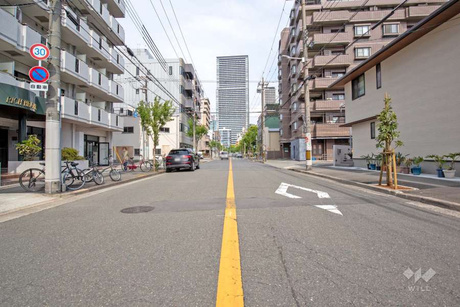 敷地南側の前面道路