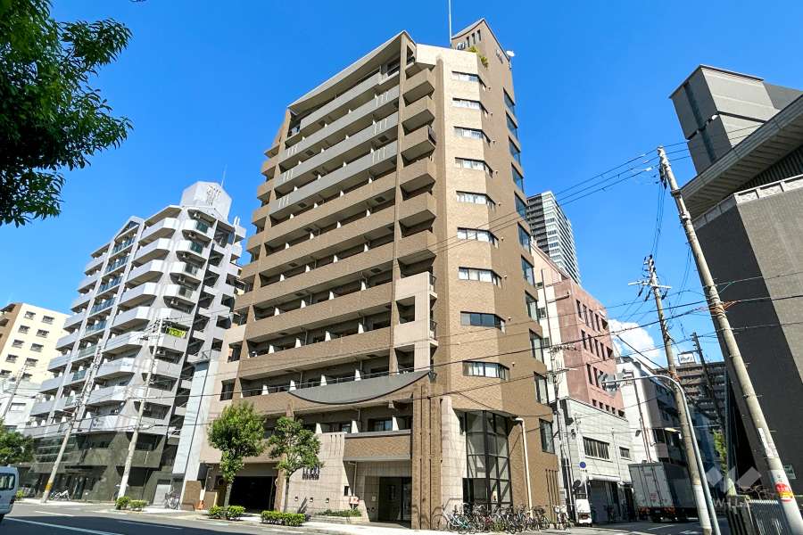 リーガル北梅田の外観（南西側から）　