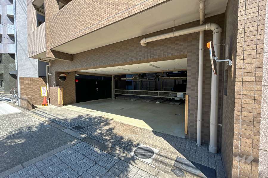 敷地内駐車場（屋内機械式）　
