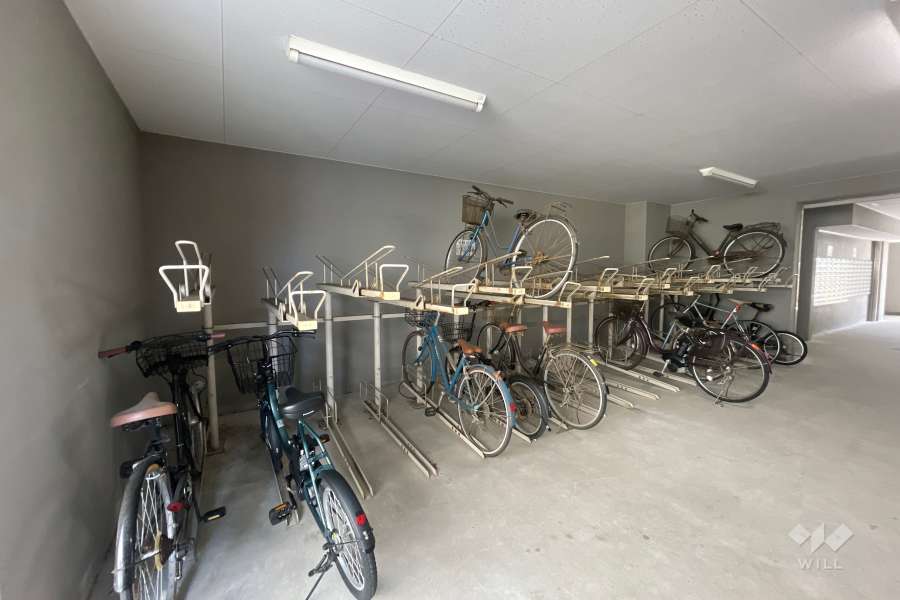 屋内に設けられた駐輪場