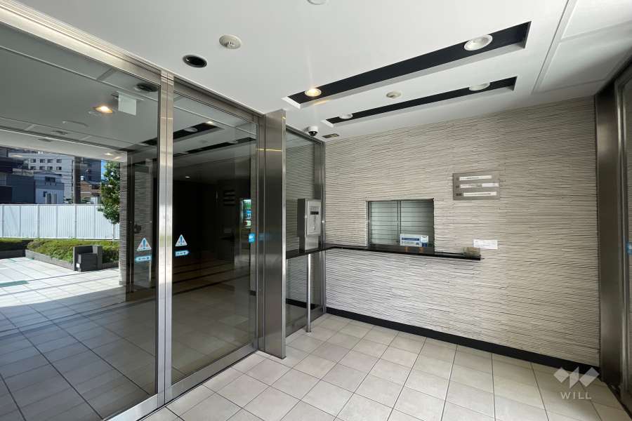 エントランスはオートロック付きです。