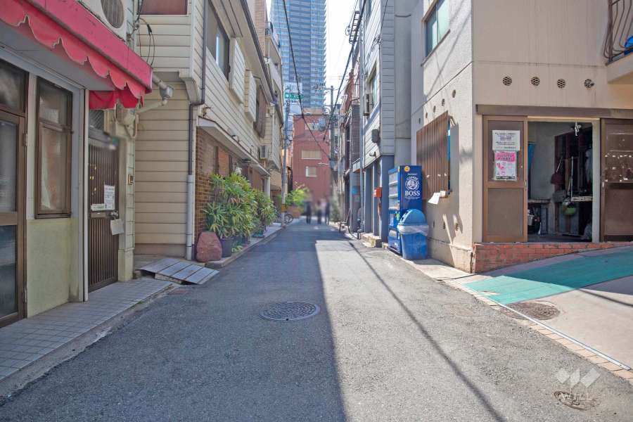 敷地南側の前面道路