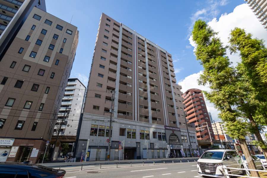 エステムプラザ梅田中崎町2の外観（南側から）