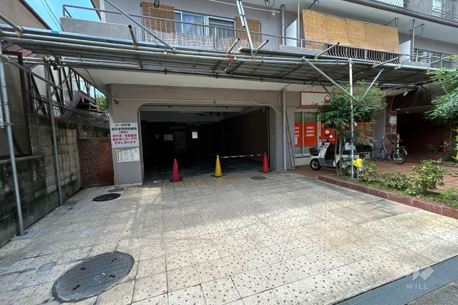 駐車場の出入り口