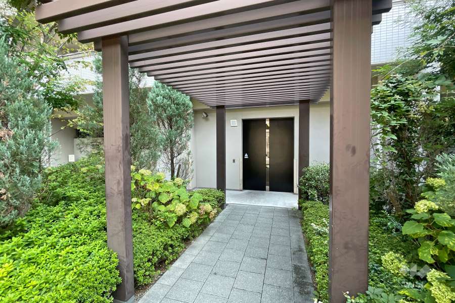 西側の出入り口　