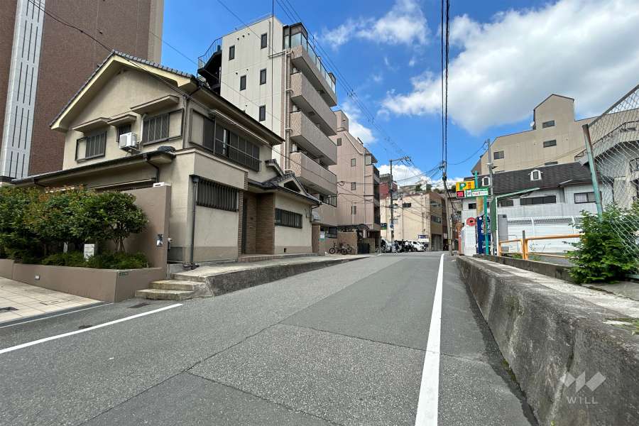 敷地東側の前面道路