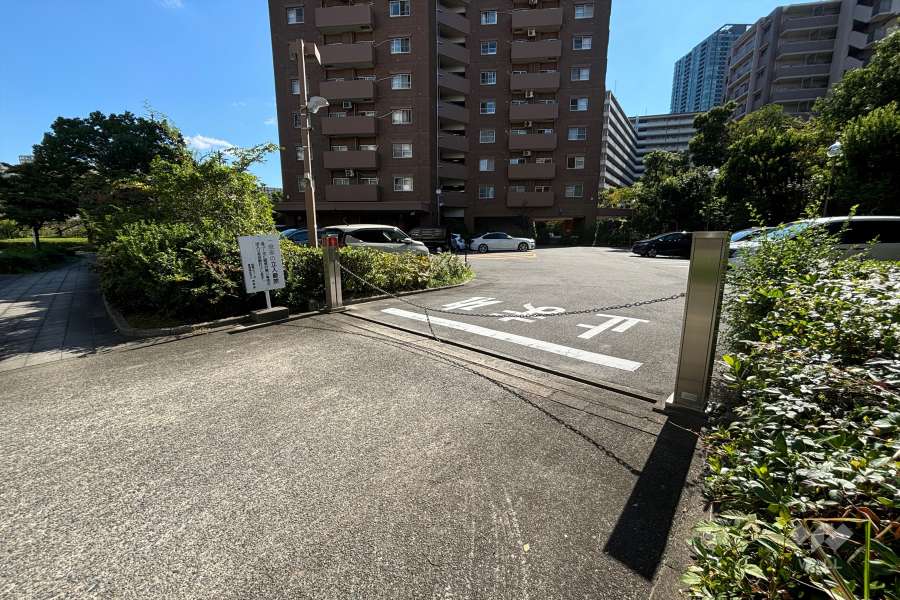 駐車場の出入り口