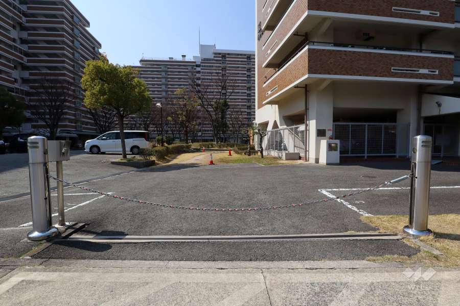 駐車場の出入り口（ロボットゲート付き）