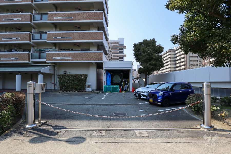 駐車場の出入り口（ロボットゲート付き）