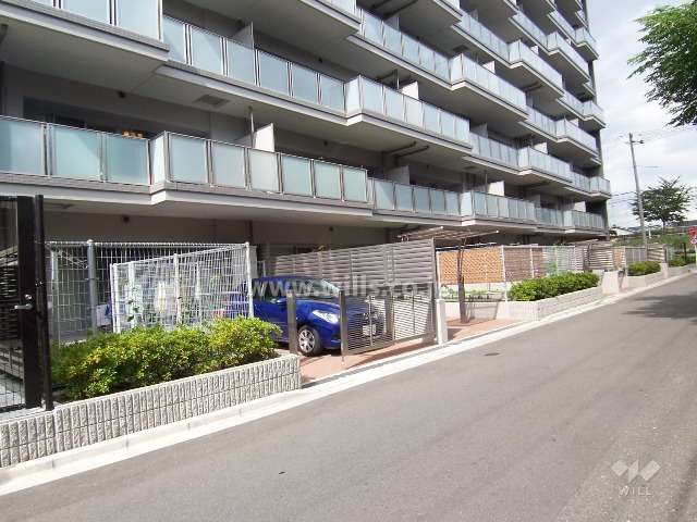 1階住戸は専用駐車場