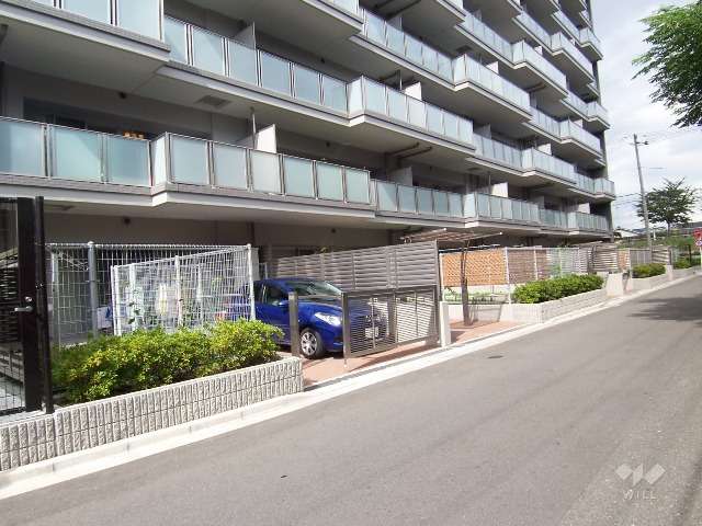 1階住戸は専用駐車場
