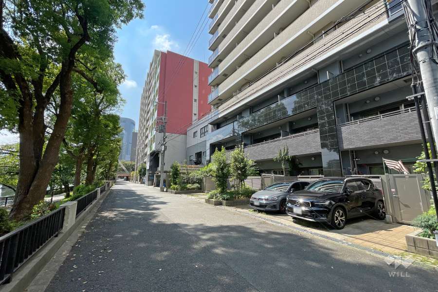 敷地東側の前面道路