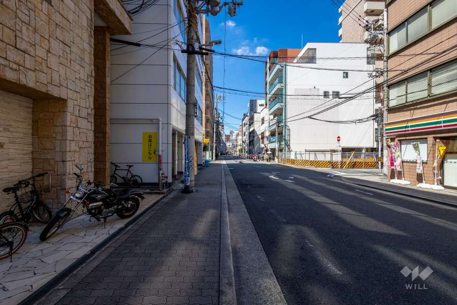 敷地北側の前面道路
