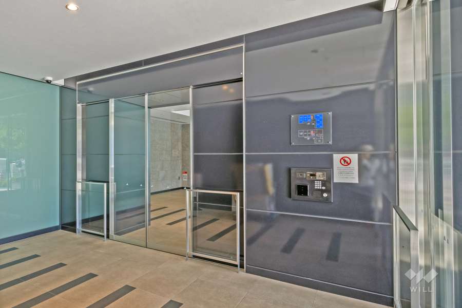 エントランスはオートロック付きです。