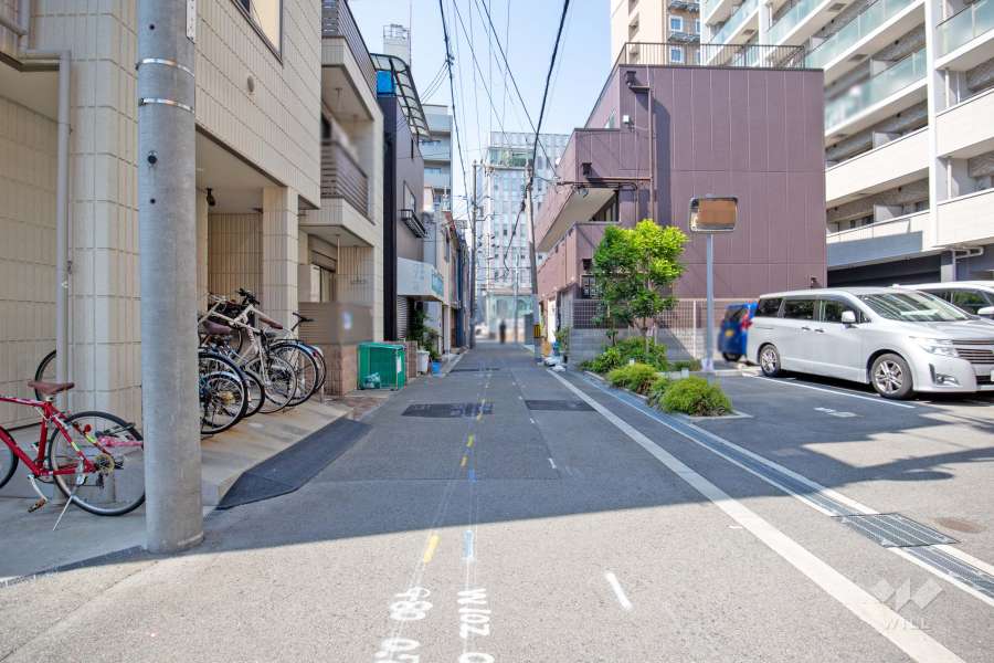 敷地西側の前面道路　