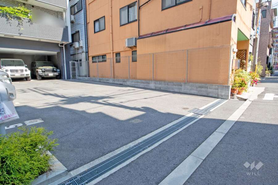 駐車場の出入り口