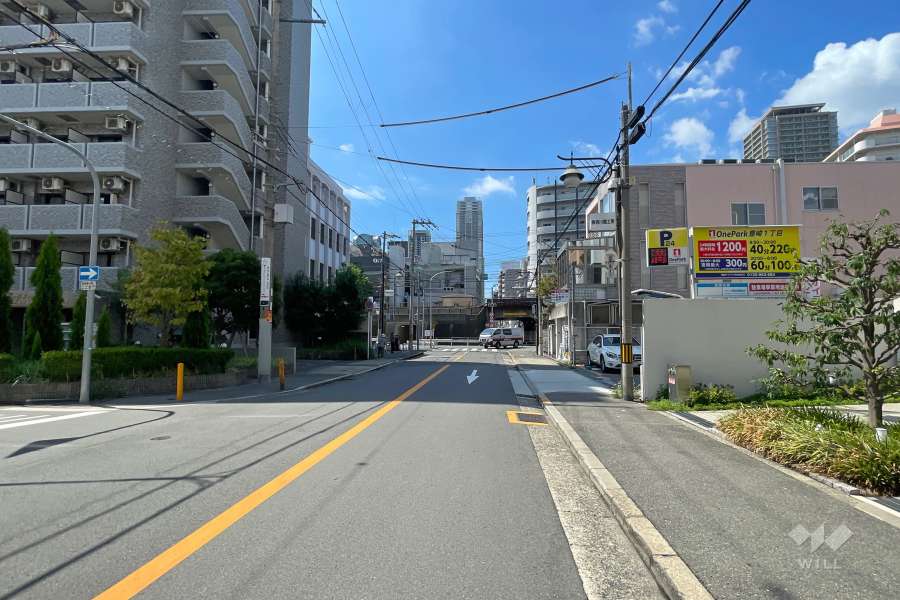 敷地南側の前面道路