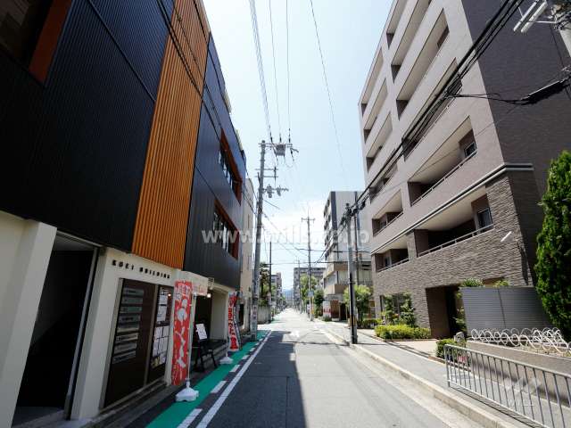 敷地南側の前面道路