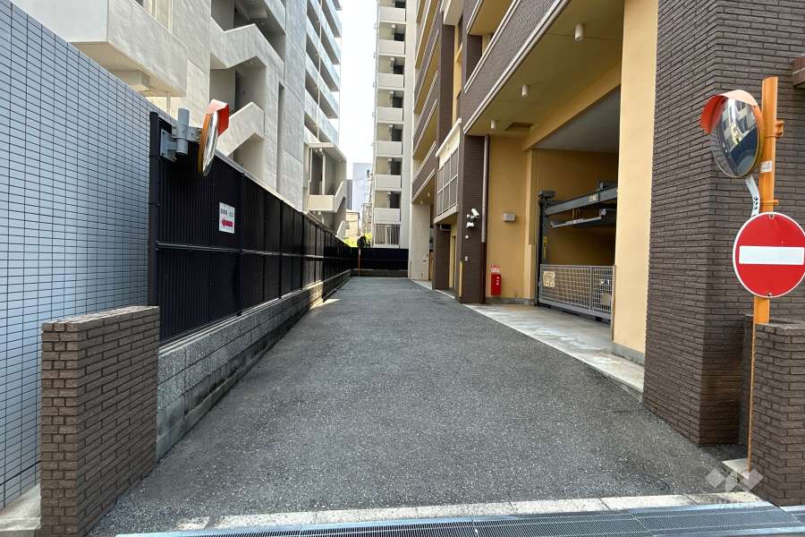 駐車場の出入り口