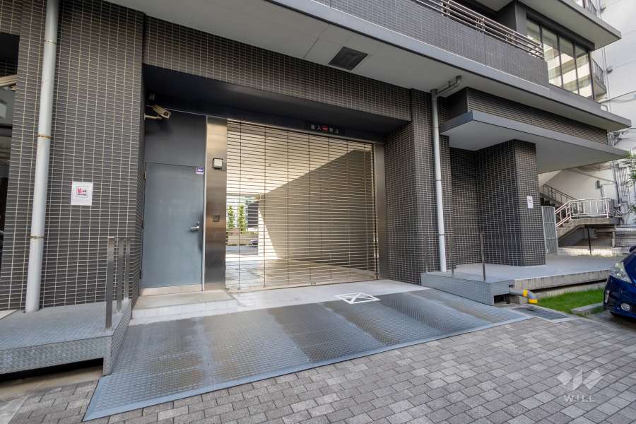 駐車場の出入り口（リングシャッター付き）