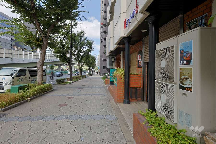 敷地南側の前面道路