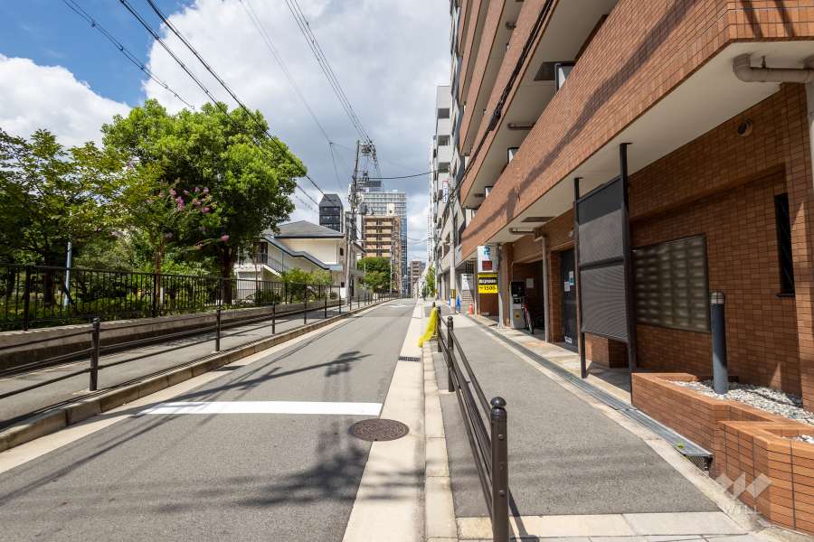 敷地南側の前面道路