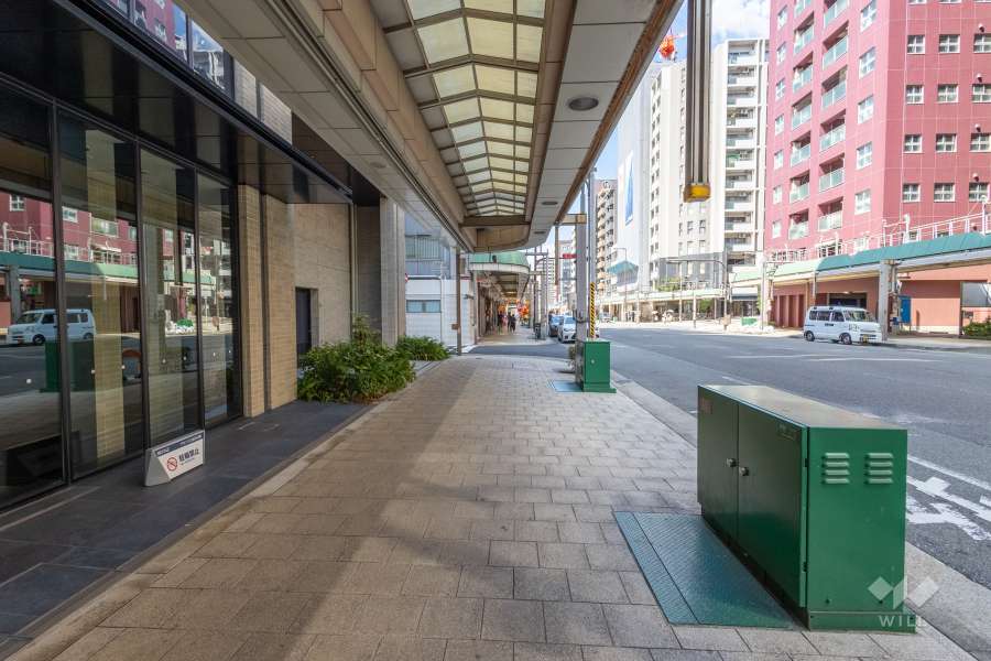 敷地の東側前面道路（南側から）