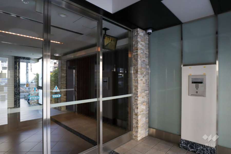 エントランスはオートロック付きです。