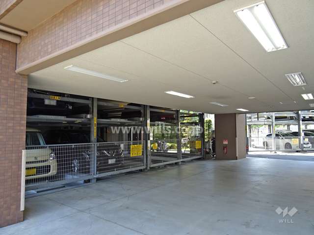 敷地内駐車場（屋内機械式）
