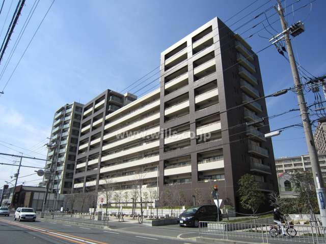 ローレルコート千里丘アウレリアの外観（北東側から）
