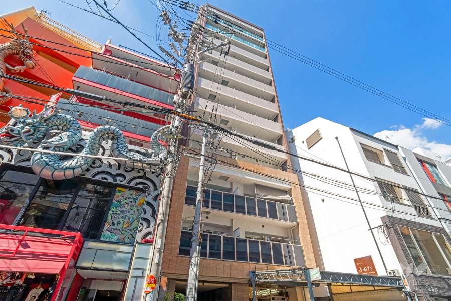 クリスタルエグゼ心斎橋の外観（南西側から）