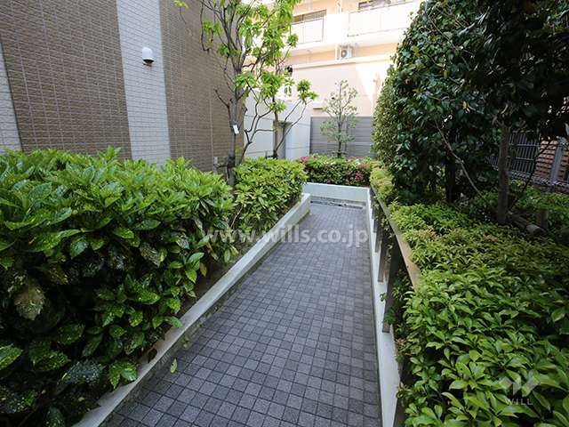 駐輪場の出入り口（扉付き）
