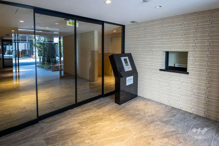 エントランスはオートロック付きです。