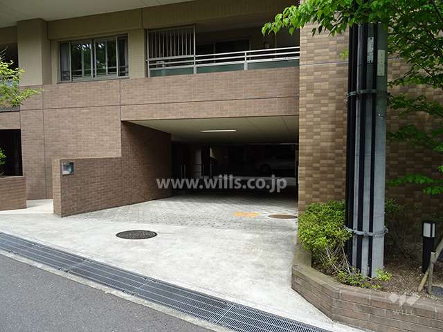 駐車場出入り口（ロボットゲート付き）