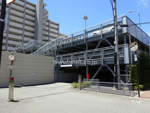 エントランスホール。オートロック付きです。
