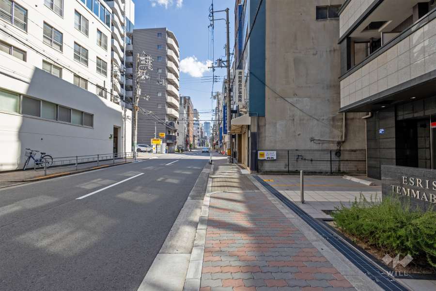 敷地の東側前面道路（北側から）