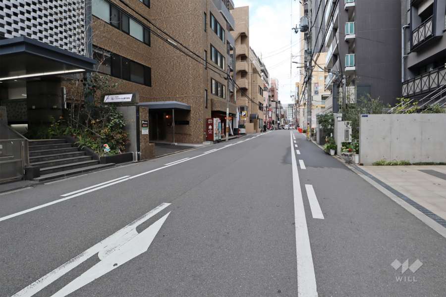 敷地南側の前面道路