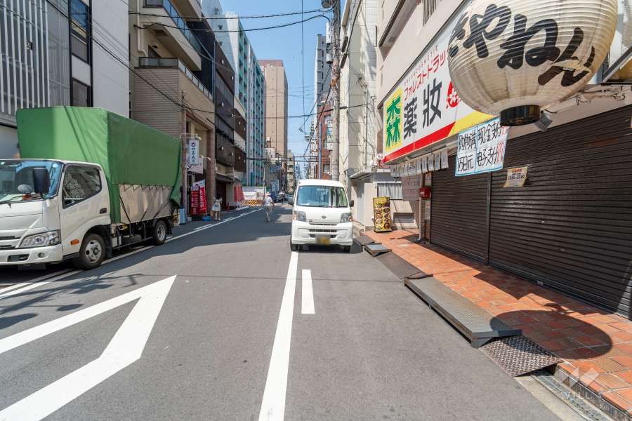 敷地南側の前面道路