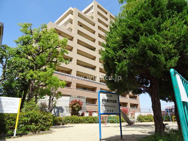 敷地に隣接して「新芦屋住宅遊園」があります。