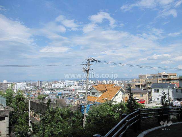 アリスト吹田新芦屋ヒルズ敷地内からの眺め。