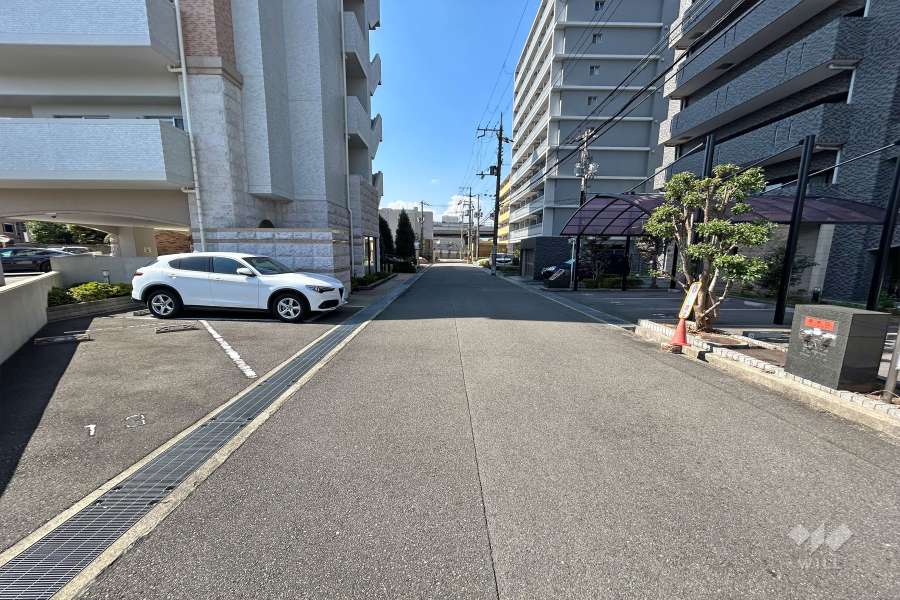 敷地北側の前面道路