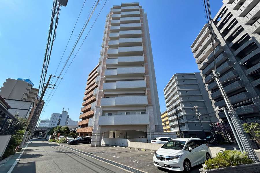 ドルチェヴィータ江坂の外観（東側から）