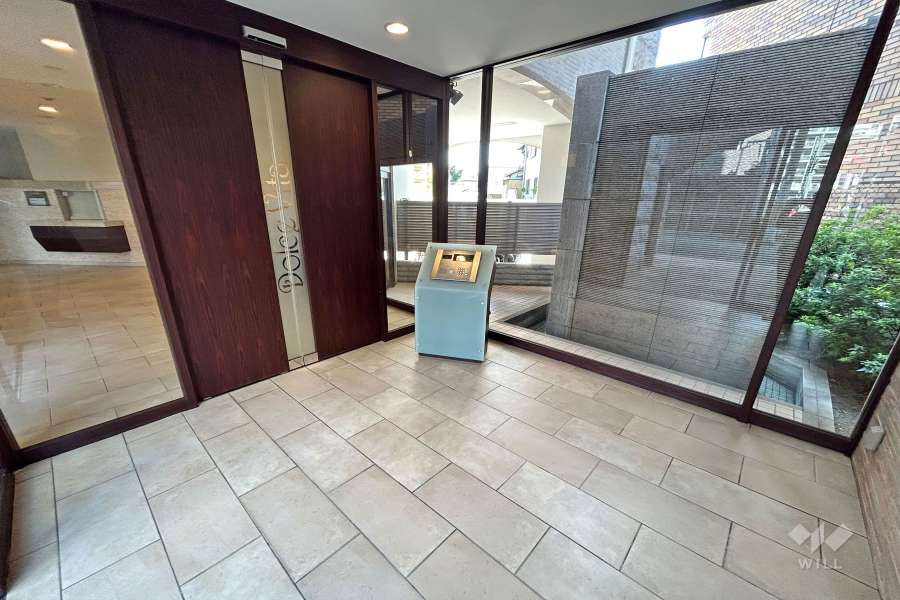 エントランスはオートロック付きです。