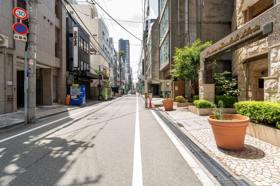 敷地東側の前面道路
