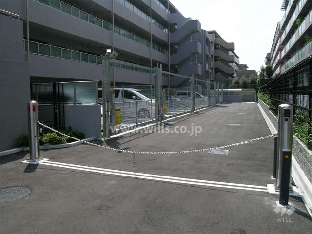 敷地内駐車場（ロボットゲート付き）