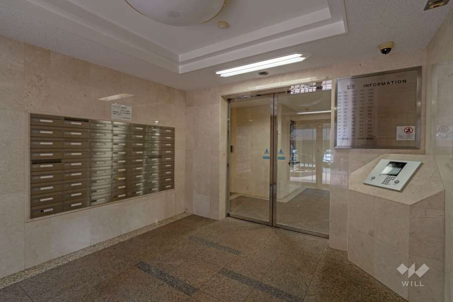 エントランスはオートロック付きです。