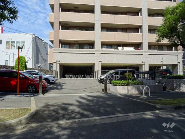 駐車場出入り口（ロボットゲート付き）