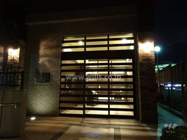 エントランスの夜景